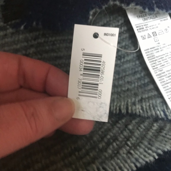 NWT Banana Republic Wrap Scarf - Picture 4 of 5